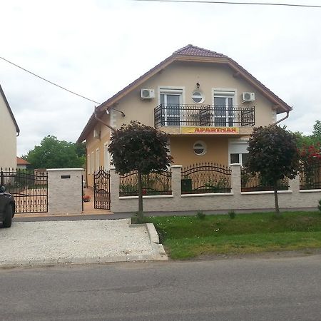 Marinica Apartman Hajdúszoboszló Extérieur photo